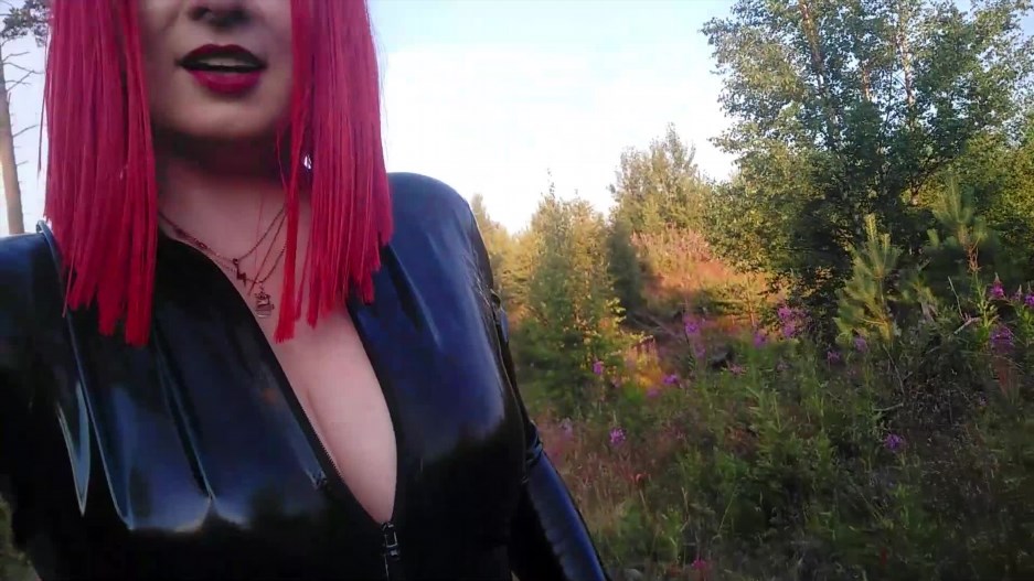ARYA GRANDER - Pretty Selfie With 2 Latex Catsuits, Red And Black